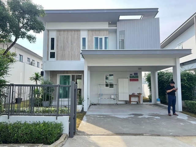 BH4012 ขายและให้เช่าบ้านเดี่ยว พฤกษ์ลดา รามอินทรา จตุโชติ ใกล้ทางด่วน แปลงมุม วิวสวน พร้อมอยู่ติดต่อAgent คุณบัว Buaโทร 0936464597LINE ID Bua093เช่า 45,000 บาทต่อเดือนขาย 7,690,000 บาทรายละเอียดบ้านเดี่ยวคุณภาพจาก Land & Houses โครงการพฤกษ์ลดา รามอินทรา จตุโชติ ทำเลศักยภาพ ใกล้ทางด่วน เดินทางเข้าเมืองสะดวก เหมาะสำหรับอยู่อาศัยและลงทุนตัวบ้านเป็นแปลงมุม ให้ความเป็นส่วนตัวสูง หน้าบ้านไม่ชนใค�