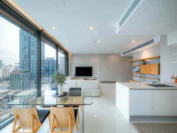 Rare Unit 3BR 4BA  158 SQ.M. High Unit at Q1 Sukhumvit  Prime Bangkok Location Q1 SukhumvitBTS:  NanaSize:  158  sqm.,  3 bedrooms    4  bathroomsFloor: 15+ Unblocked ViewRental price: 185,000baht/month Selling price : 45,500,000baht/monthRef.: 376616 Listing Detail: www.rent-bangkok-condo.com/properties/376616Co-agents are welcome. - - -Contact us for more information or arrange a viewing:Email. rbc.rentbangkokcondo@gmail.comCall. 066-0588-655Line ID: @rentbangkokcondohttps://lin.ee/9cMeMxeWhatsapp: 0660588655Wechat 微信: rentbangkokcondo 