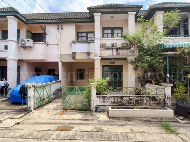 รหัสทรัพย์ N0808ทาวน์เฮ้าส์ หมู่บ้านสวนทิปโก้ ประชาชื่น ซอยประชานุกูล 1ที่ตั้ง :&nbsp;ถนนประชาชื่น แขวงวงศ์สว่าง เขตบางซื่อ กรุงเทพมหานคร 10800รายละเอียดทรัพย์- ทาวน์เฮ้าส์ 2 ชั้น ขนาดเนื้อที่ 18 ตารางวา พื้นที่ใช้สอย 90 ตารางเมตร- 3 ห้องนอน, 2 ห้องน้ำ, 1 ห้องรับแขก, 1 ที่จอดรถ- พื้นชั้นล่างปูด้วยหินอ่อน / ชั้นบนปูไม้ปาร์เก้- หน้าบ้านหันทิศตะวันตกเฉียงใต้ (รับลมดี)- ค่าส่วนกลาง�