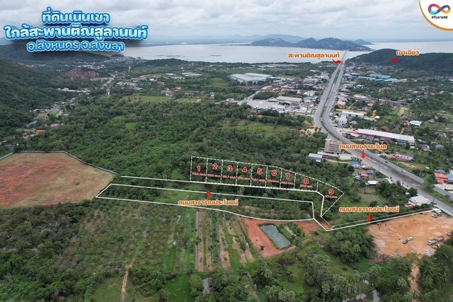 ที่ดินวิวภูเขา ทำเลศักยภาพในตำบลสทิงหม้อ อำเภอสิงหนคร จังหวัดสงขลา ใกล้ถนนสงขลา-ระโนด เหมาะสำหรับนักลงทุนที่มองหาที่ดินพัฒนาโครงการในโซนกำลังเติบโตที่ดินแบ่งเป็นแปลงย่อยเรียบร้อย ทุกแปลงติดถนนสาธารณประโยชน์กว้าง 7 เมตร ใช้งานได้จริง เหมาะทั้งซื้อยกแปลงและขายต่อรายแปลงรายละเอียดที่ดิน- เนื้อที่รวม 3 ไร่ 2 งาน 22.8 ตารางวา- รวม 9 โฉนดย่อย- ทุกแปลงติดถนนสา�