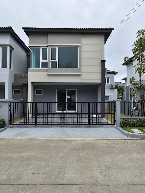 BH3996 ให้เช่าบ้านแฝด Grande Pleno Mega Bangna ใกล้เมกาบางนา บ้านใหม่ เฟอร์ครบ พร้อมอยู่ติดต่อ Agent คุณบัว (Bua)Tel: 093-646-4597 LINE ID: Bua093ค่าเช่า 50,000 บาทต่อเดือนบ้านแฝดสไตล์โมเดิร์น ทำเลบางนา ใกล้ Mega Bangna เพียง 2 กม. เดินทางสะดวก ใกล้ทางด่วนและวงแหวน เหมาะสำหรับครอบครัวและชาวต่างชาติรายละเอียดทรัพย์บ้านแฝด 2 ชั้น3 ห้องนอน 3 ห้องน้ำ2 ที่จอดรถพื้นที่ใช้สอย 146 ตร.ม.ที่ดิน 36 ตร.ว.บ้านใหม่ สภาพดีมาก พร้อมเข้า�