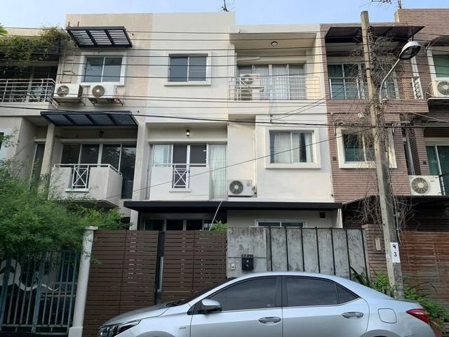 ให้เช่า ทาวน์โฮม 3ชั้น โซนนวมินทร์ หมู่บ้านไพรเวทวิลล่า ซอยนวมินทร์ 135 สามารถทำเป็นHome office ได้ติดต่อ คุณปอ : 061 619 8565ID line: 061 619 8565แอดไลน์กดที่ลิงค์นี้ได้เลยครับ : https://line.me/ti/p/zu0mm-ozFXติดต่อ คุณบิว : 081 252 3279 ID line: 061 787 9691แอดไลน์กดที่ลิงค์นี้ได้เลยครับ : https://line.me/ti/p/SR5Ehdv_q-** รหัส BT141ราคา 22,000 บาท/เดือน ประกัน 2 เดือน ค่าเช่าล่วงหน้า 1 เดือน- พร้อมเข้าอยู่ต้นเดือนมิถุนายน 2569- ทาวน์โฮม 3 ชั้น หมู่บ้านไพรเวทวิลล