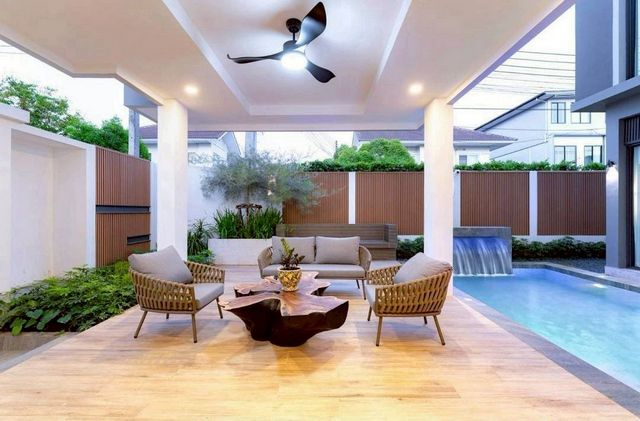 ให้เช่า 250,000 บาท/เดือน ขาย 25.9 ล้าน Luxury Modern Pool Villa บ้านหรูสไตล์โมเดิร์น 3 ชั้น พร้อมลิฟต์ส่วนตัว — ดีไซน์โดดเด่น ระดับพรีเมียม #วิวภูเขา บรรยากาศสุดพรีเมียม พื้นที่กว้างขวาง โปร่งโล่ง อยู่สบายทุกมุมรายละเอียดบ้านที่ดิน 92 ตร.ว.พื้นที่ใช้สอย 800 ตร.ม.5 ห้องนอน | 7 ห้องน้ำห้องแม่บ้านแยกเป็นสัดส่วนฟังก์ชันครบ ตอบโจทย์ทุกไลฟ์สไตล์ห้องรับแขก + ห้องรับประทานอาหารขนาดใหญ่เฟอร์�