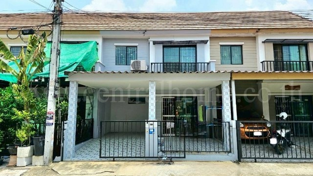 รหัสทรัพย์ :&nbsp;N1162ทาวน์โฮม พฤกษา 79 ลำลูกกา คลอง 3 ใกล้ BTS สถานีคูคต ราคาถูกสุดในโครงการที่ตั้ง : คลองสาม ตำบลลาดสวาย อำเภอลำลูกกา จังหวัดปทุมธานี 12150รายละเอียดทรัพย์- ทาวน์โฮม 2 ชั้น เนื้อที่ 18 ตารางวา พื้นที่ใช้สอย 130 ตารางเมตร- 3 ห้องนอน,&nbsp;2 ห้องน้ำ,&nbsp;1 ห้องรับแขก,&nbsp;1 ห้องครัว, 2 ที่จอดรถ- หน้าบ้านหันไปทางทิศเหนือทำเล และสถานที่ใกล้เคียง- รถไฟฟ้าสายสีเขียว สถานีคูคต- ฟิวเ�