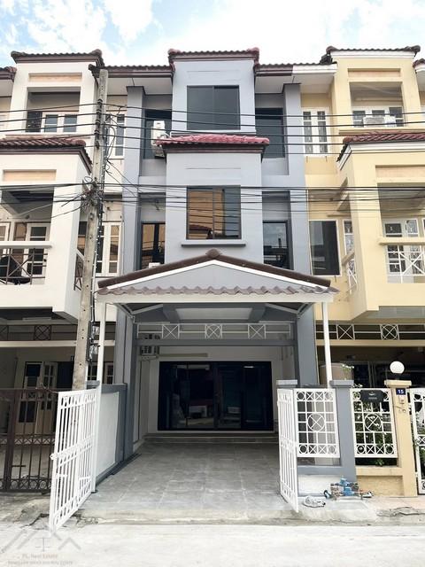 ให้เช่าทาวน์โฮม 3 ชั้น 4 ห้องนอน รามอินทรา 34 รีโนเวทใหม่ เลียบทางด่วนรามอินทราติดต่อ: ชยา โทร/ID Line:: 0942823961Link Line:: https://line.me/ti/p/3xFA1An8Kcรหัส# T26-654ทาวน์โฮม 3 ชั้น รามอินทรา 34 รีโนเวทใหม่ เลียบทางด่วนรามอินทรา• ขนาด 200 ตารางเมตร• 4 ห้องนอน• 3 ห้องน้ำ• 1 ห้องรับแขก / 1 ห้องครัว• 3 ที่จอดรถ (ในบ้าน 1 คัน หน้าบ้าน 2 คัน)• เครื่องใช้ไฟฟ้า มีให้ดังนี้ :: แอร์ 3 เครื่อง / เครื่องทำน้ำอุ่น / ผ้าม่าน / ปั๊มน้ำ/ แ�