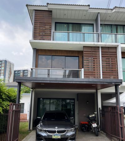 ให้เช่า 25,000/เดือน*โครงการศุภาลัย พรีโม่ ถนนมหิดล ทาวน์โฮม 3 ชั้น หลังมุมเดินเท้าไป Central Airport ได้ .ทำเลดี เดินทางสะดวก ใกล้สนามบินเหมาะทั้งอยู่อาศัย / Home Office / ครอบครัวใหญ่บ้านตกแต่งครบ พร้อมเข้าอยู่ Full Finished.ค่าเช่า 25,000 บาท/เดือนรวมค่าส่วนกลาง + เก็บขยะไม่รวมอินเตอร์เน็ตสัญญาเช่าขั้นต่ำ 12 เดือนประกัน 2 เดือน + ล่วงหน้า 1 เดือนไม่รับสัตว์เลี้ยง.รายละเอียดบ้าน• ทาวน์โฮม 3 ชั้น