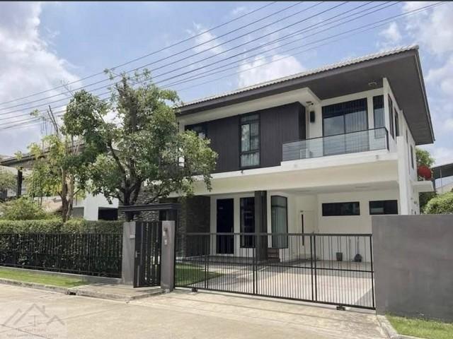 ให้เช่าบ้านเดี่ยว 2 ชั้น 83 ตรว. 4 ห้องนอน มัณฑนา ศรีนครินทร์-บางนา โซนส่วนตัว ใกล้คลับเฮาส์ ใกล้ Food Land ศรีนครินทร์ติดต่อ: ชยา โทร/ID Line:: 0942823961Link Line:: https://line.me/ti/p/3xFA1An8Kcรหัส# T26-656บ้านเดี่ยว 2 ชั้น มัณฑนา (ศรีนครินทร์–บางนา)• พื้นที่ใช้สอย 238 ตร.ม.• ขนาดที่ดิน 83 ตร.วา (มีพื้นที่สีเขียวรอบบ้าน)• 4 ห้องนอน 4 ห้องน้ำ• ห้องแม่บ้านพร้อมห้องน้ำ• พื้นที่เอนกประสงค์ + นั่งเล่นชั้น 2• บ้านอยู่ในโซนสงบ