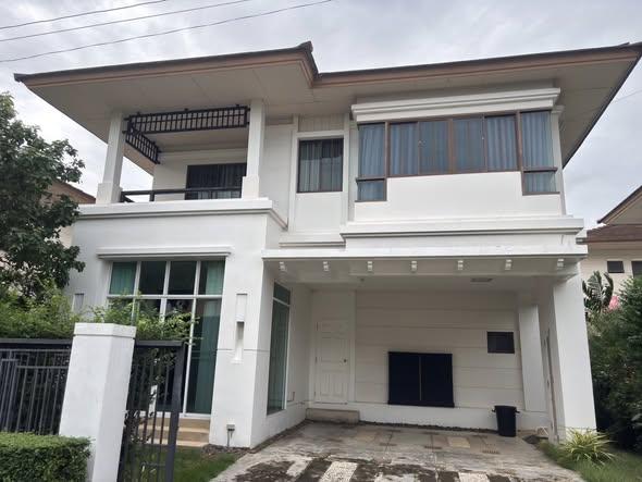  ให้เช่าบ้านเดี่ยว 2 ชั้น 3 ห้องนอน เศรษฐสิริ บางนา-วงแหวน (บางนา กม 7) หลังเมกะบางนา เฟอร์นิเจอร์ พร้อมเข้าอยู่ติดต่อ:: ชยา โทร/ID Line:: 0942823961Link Line:: https://line.me/ti/p/3xFA1An8Kcรหัส# T26-651บ้านเดี่ยว เศรษฐสิริ บางนา-วงแหวน บางนา กม 7 หลังเมกะบางนา 200 เมตร• เนื้อที่ 54 ตารางวา• 3 ห้องนอน (ห้องนอนใหญ่ ตกแต่งเป็น walk in closed)• 3 ห้องน้ำ• 2 ที่จอดรถ• แอร์ 5 ตัว• เฟอร์นิเจอร์ พร้อมเข้าอยู่ใกล้เคียง::• ใกล้ MEGA BANGNA, IKEAสิ่ง