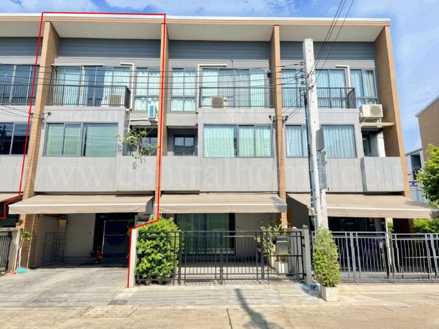 ​​​​​รหัสทรัพย์ : 6251ทาวน์โฮม 3 ชั้น บ้านกลางเมือง สุขุมวิท - อ่อนนุช 70/1 ราคาถูกที่สุดในโครงการที่ตั้ง : แขวงประเวศ เขตประเวศ กรุงเทพมหานคร 10250รายละเอียดทรัพย์- ทาวน์โฮม 3 ชั้น เนื้อที่ 18.70 ตารางวา พื้นที่ใช้สอย 142 ตารางเมตร- 3 ห้องนอน, 3 ห้องน้ำ, 1 ห้องรับแขก, 1 ห้องทำงาน, 1 ห้องครัว, 2 ที่จอดรถ- เครื่องปรับอากาศ 3 เครื่อง และเครื่องทำน้ำอุ่น- หน้าบ้านหันทางทิศตะวันออกสิ่งอำนว�