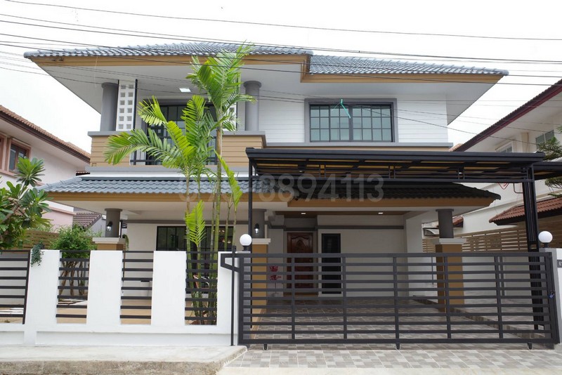 บ้านเดี่ยวหลังใหญ่ รอยัล ปาร์ค วิลล์ (บงกช 3)รีโนเวทหรูสไตล์ Minimal Modernราคาพิเศษเพียง 3.99 ล้านบาท (3,990,000 บาท)ประมาณการยอดผ่อน (ดอกเบี้ย 2.2%)ผ่อน 30 ปี: ประมาณ 15,200 บาท / เดือนผ่อน 40 ปี: ประมาณ 12,500 บาท / เดือน(หมายเหตุ: ยอดผ่อนจริงขึ้นอยู่กับเงื่อนไขธนาคารและคุณสมบัติผู้กู้)รายละเอียด- เนื้อที่ 56 ตารางวา- ฟังก์ชัน : 4 ห้องนอน 3 ห้องน้ำ- ภายใน : โถงรับแขกหรูหราด้วยฝ้าหลุมซ่อนไฟ และโคมไฟระ�