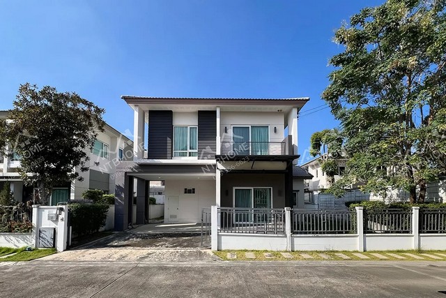 บ้านเดี่ยว 2 ชั้น เซนโทร ชัยพฤกษ์-แจ้งวัฒนะ แปลงมุม พร้อมอยู่ ใกล้โรบินสันไลฟ์สไตล์ ราชพฤกษ์* แปลงมุมพื้นที่ 57.5 ตร.ว. ฟังก์ชัน 4 ห้องนอน 3 ห้องน้ำ 2 ที่จอดรถ ต่อเติมครัวปิด+เคาเตอร์ แถมแอร์ เครื่องทำน้ำอุ่น ปั๊มน้ำแท้งค์น้ำพร้อมใช้งาน มีห้องนอนด้านล่างสำหรับผู้สูงอายุ มีพื้นที่ใช้สอยรอบตัวบ้าน* โครงการคุณภาพโดย AP 10 นาที* ถึง เซ็นทรัล แจ้งวัฒนะ ใกล้ ทางพิเศษศรีรั