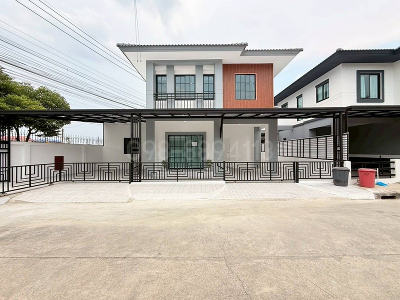 บ้านเดี่ยว 2 ชั้น หมู่บ้านพร้อมพัฒน์ 1 (ซอย7)รีโนเวทใหม่ พร้อมอยู่ มีห้องนอนชั้นล่าง ห้องนอนชั้นล่างมีห้องน้ำในตัวราคา 4.19 ล้านบาท (ฟรีโอน)รายละเอียด - เนื้อที่ 40 ตร.ว.- 4 ห้องนอน 3 ห้องน้ำ - 1 ห้องครัว 1ห้องโถง - ที่จอดรถ 2 คัน- บ้านหันหน้าทางทิศใต้- ชั้นล่างปูด้วยกระเบื้องแกรนิตโต้- ชั้นบนปู spc **ของแถม**- โซฟา | โต๊ะกลาง | ชั้นวางทีวี - เตาแก๊ส + เครื่องดูดควัน- โต๊ะทานข้าว 4 ที่นั