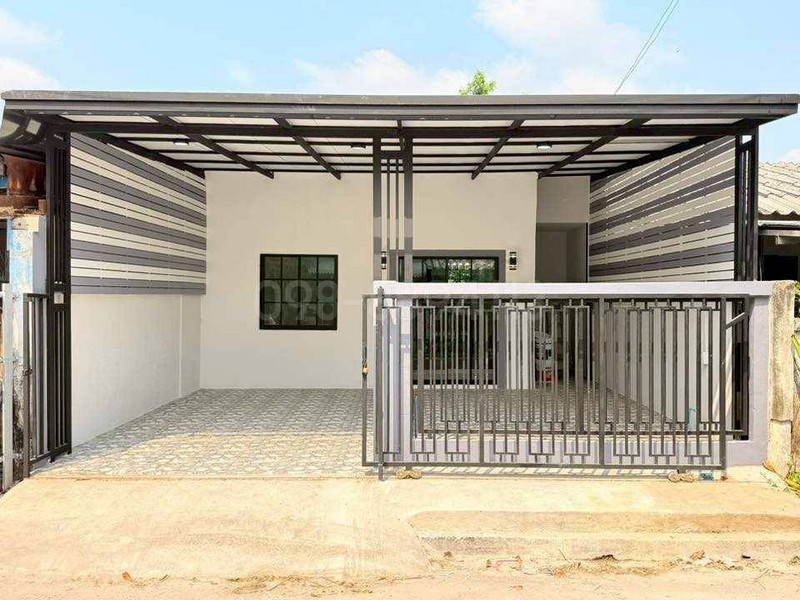 บ้านชั้นเดียว หมู่บ้านเคหะธานี4 (ซ.35)ราคา 1.99 ล้านบาท (1,990,000 บาท)รายละเอียด- เนื้อที่ 24 ตารางวา - 2 ห้องนอน | 2 ห้องน้ำ - 1 ห้องโถง | 1 ห้องครัว- จอดรถภายในบ้านได้ 1 คัน- พื้นชั้นบนและล่างปูกระเบื้องแกรนิตโต้- ต่อเติมเคาท์เตอร์ทำอาหารพร้อมติดตั้งซิงค์ล้างจาน- ต่อเติมโรงจอดรถพร้อมปูกระเบื้องเต็มพื้นที่- หลังคาโรงจอดรถใช้พียูโฟมกันความร้อน- หน้าต่างและประตูเปลี่ยนเป็นอลู�