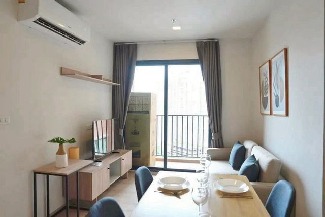 ให้เช่า 22,000 บาท/เดือน The #BaseHeight Condo วิวภูเขา + วิวสระ ตรงข้าม #CentralFestival #เฟอร์นิเจอร์และเครื่องใช้ไฟฟ้าครบ #หิ้วกระเป๋าพร้อมเข้าอยู่ได้เลยรายละเอียดห้อง• 2 ห้องนอน• 2 ห้องน้ำ• 1 ห้องนั่งเล่น• ครัวเปิดสไตล์โมเดิร์น• ขนาด 55 ตร.ม.• ชั้น 20 จากทั้งหมด 31 ชั้นFully Furnished พร้อมเข้าอยู่เฟอร์นิเจอร์และเครื่องใช้ไฟฟ้าครบค่าส่วนกลางรวมในค่าเช่าแล้วThe Base Height Condo Chiang Maiทำเลศักยภาพใจกลางเมือง เดิ�