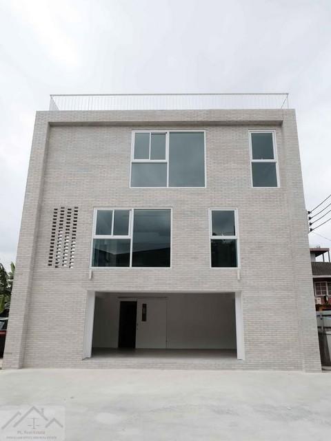 ให้เช่า - ขายอาคารสำนักงาน 4 ชั้น 600 ตร.ม. ซอยนาคนิวาส 15 ลาดพร้าว 71 เลียบด่วน ทำเลศักยภาพ เข้าออกได้หลายเส้นทาง ใกล้เลียบด่วนรามอินทราติดต่อ:: ชยา โทร/ID Line:: 0942823961Link Line:: https://line.me/ti/p/3xFA1An8Kcรหัส# T26-662อาคารสำนักงาน 4 ชั้น นาคนิวาส ซอย 15 (ลาดพร้าว 71)• ทำเลศักยภาพ เดินทางสะดวก เข้าออกได้หลายเส้นทาง ใกล้เลียบด่วนรามอินทรา• อาคาร 4 ชั้น พร้อมระบบ ปรับอากาศ• พื้นที่ใช้สอย 600 ตร.ม.• อาคารประหยั�