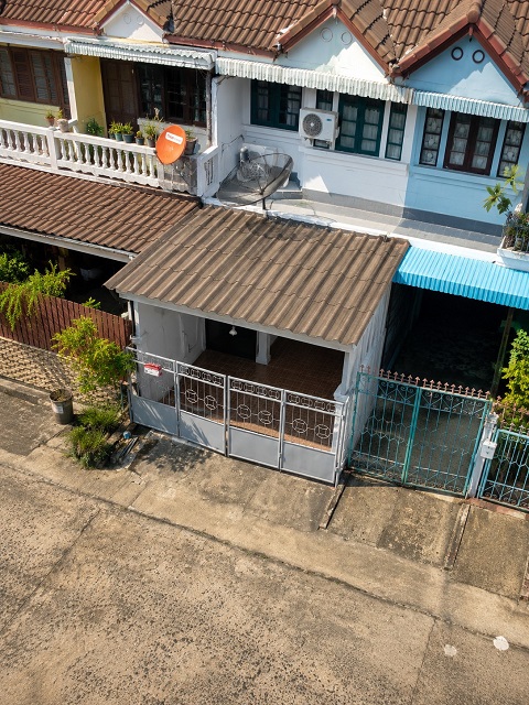 โลตัส ศรีนครินทร์ 500 ม. ทาวน์เฮ้าส์ 2ชั้น 2นอน 2น้ำ 18ตร.ว.150 ตร.ม. ใกล้รร.ราชบำรุงวินิชบางพลี 1.5 กม. 11,999 B-M.ทำเลศรีนครินทร์ เทพารักษ์ เดินทางสะดวก MRTศรีเทพา 1.7กม. แหล่งช้อปปิ้ง รร.นานาชาติ และโรงพยาบาล เหมาะสำหรับอยู่อาศัย บรรยากาศเงียบสงบ ปลอดภัย  เข้า-ออกได้หลายเส้นทาง Lotus Srinakarin 500m. Two-story townhouse 2bed 2bath 18sq.wa. 150sq.m. Rajabamrung Winit Bang Phli School 1.5km. 11,999 B-M. located on Srinakarin-Theparak Rd. with convenient transportation near MRT Sri Thepa 1.7km. shopping centers international schools and hospitals. Suitable for liv