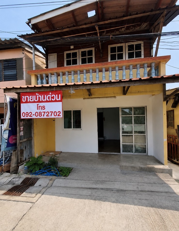 ขายบ้าน 2 หลัง ในที่ดินเดียว ทำเลทอง ย่านรามอินทรา เหมาะลงทุนและอยู่อาศัยที่ตั้ง : ต.บางชัน อ.มีนบุรี กรุงเทพมหานคร 10510ขนาดพื้นที่ : 40 ตรว.รายละเอียด-คุ้มค่าเกินราคา ซื้อ 1 แปลง ได้บ้านถึง 2 หลัง-จะอยู่อาศัยเอง ปล่อยเช่า หรือทำออฟฟิศ/สตูดิโอก็เหมาะบ้านหลังที่ 1 : บ้าน 2 ชั้น พื้นที่กว้างขวาง- 2 ห้องนอน- 2 ห้องน้ำบ้านหลังที่ 2 : บ้าน 1 ชั้น กะทัดรัด-1 ห้องนอน-1 ห้องน้ำจุดเด่นข�