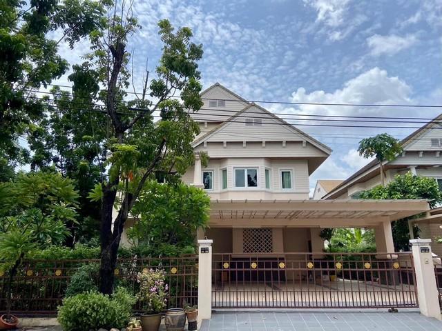 ขายบ้านเดี่ยว 2 ชั้น หลังมุม หมู่บ้านพัฒนาการ ซอยพัฒนาการ 30 (หน้าหมู่บ้านปัญญา) บ้านสภาพดีพร้อมอยู่ มีต้นไม้ใหญ่ร่มรื่นราคาขาย 29,900,000 บาทที่ตั้ง ถนนพัฒนาการ ซอยพัฒนาการ 30 แขวงสวนหลวง เขตสวนหลวง กรุงเทพมหานครติดต่อ : คุณภัสพงณ์ 0634098164Line : binkem22https://www.facebook.com/profile.php?id=61581484955548เนื้อที่ 100.5 ตารางวา พื้นที่ใช้สอย 450 ตารางเมตร จำนวน 2 ชั้น 4 ห้องนอน 3 ห้องน้ำมี 2 ห้องครัว 2 ห้องแม่บ้าน ที่จอดรถ 