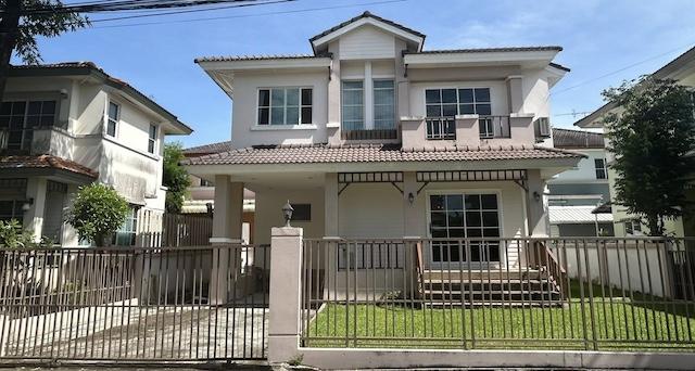 ให้เช่าบ้านเดี่ยว หมู่บ้านปาริชาต สุวินทวงศ์ คุ้มเกล้า ลาดกระบัง บ้านพร้อมอยู่ เฟอร์นิเจอร์ครบ ใกล้สนามบินสุวรรณภูมิ เหมาะสำหรับครอบครัวและชาวต่างชาติ เดินทางสะดวกติดต่อ Agent คุณบัว (Bua)Tel: 093-646-4597LINE ID: Bua093ราคาเช่า 30,000 บาท/เดือนรายละเอียดทรัพย์บ้านเดี่ยว หมู่บ้านปาริชาต สุวินทวงศ์เนื้อที่ 60 ตารางวา3 ห้องนอน2 ห้องน้ำแอร์และเฟอร์นิเจอร์ครบทุกห้องนอนจอดรถได้ 2 คันพร้