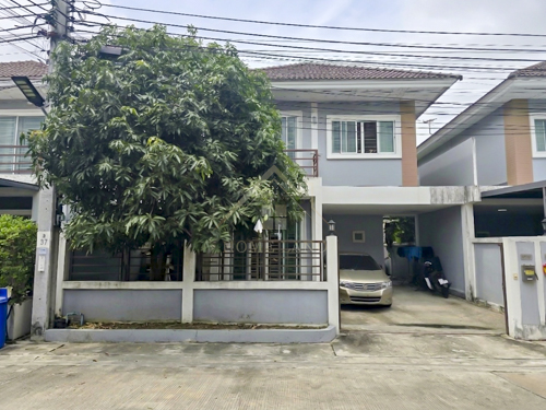 BHL1260บ้านแฝด 2 ชั้น หมู่บ้าน รุ่งกานต์ 7 บางบัวทองที่ตั้ง : ซอยหมู่บ้านพฤกษาวารี ต. บางบัวทอง  อ. บางบัวทอง นนทบุรีรายละเอียด- เนื้อที่ 37.5 ตร.ว. พื้นที่ใช้สอย 140 ตร.ม.- 3 ห้องนอน 2 ห้องน้ำ - 1 ห้องนั่งเล่น 1 ห้องรับแขก- 1 ห้องครัว- จอดรถได้ 1 คันสิ่งอำนวยความสะดวก - สวนสาธารณะ - สนามเด็กเล่น  สถานที่ใกล้เคียง- เซ็นทรัลเวสเกต- บิ๊กซี เอ๊กตร้า บางใหญ่ - โลตัสบางกรวย-ไทรน้อย- ตลาดหมู่บ้า