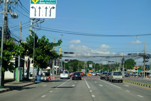 ขายที่ดิน 26 ไร่ ติดถนนรามอินทรา 109  ถนนพระยาสุเรนทร์ ติดถนนกว้าง 300 เมตร ถมแล้ว  ขายถูกเนื้อที่รวม 26-0-83 ไร่  หรือ 10,483 ตารางวาผังสีเหลือง ย.๑-๒เข้า-ออกได้หลายทาง - ถนนคู้บอน- ถนนปัญญาอินทรา- ถนนรามอินทรา 109- ถนนกาญจนาภิเษก- ถนนหทัยราษฎร์ - ถนนเลียบคลองสอง- ถนนนิมิตรใหม่ราคาขายไร่ละ 16 ล้านบาท (ตารางวาละ 37,000 บาท)เสนอขาย 384,000,000 บาทสนใจนัดชมติดต่อ : คุณมงคล(เอก) 090-289-1419   Line : 9.mongkolคุณสันติ�