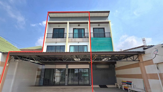 ขายอาคารพาณิชย์ 3 ชั้น 2คูหา บางแก้ว อ.เมืองอ่างทอง จ.อ่างทอง พื้นที่ 43.8 ตร.ว ติดถนนใหญ่ราคา 10,000,000 บาทรายละเอียดทรัพย์- อาคารพาณิชย์ 3 ชั้น 2 คูหา ติดถนนใหญ่- พื้นที่ 43.8 ตร.ว. พื้นที่ใช้สอย 304.66 ตร.ม.- 2 ห้องนอน,3 ห้องน้ำ, 3 ห้องโถงใหญ่, 1 ห้องครัว- 1 เครื่องปรับอากาศ- แท้งค์เก็บน้ำ พร้อมปั๊มน้ำ- 2 ที่จอดรถ- ด้านหน้าหันทางทิศตะวันออกเฉียงใต้จุดเด่นที่น่าสนใจ- ตั้งอยู่ใกล้แหล่งชุมช