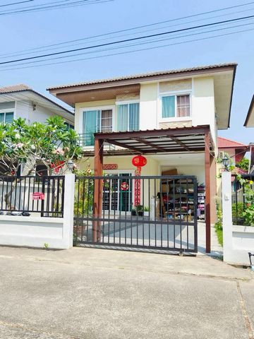โซนรวมโชค ขาย 3.5 ล้าน #บ้านสวนนนทรี บ้านเดี่ยว 2 ชั้น บ้านสวย ฟังก์ชันครบ ราคาคุ้ม พร้อมอยู่! #ใกล้รวมโชค ทำเลฮอต เข้าเมืองง่าย #ซื้ออยู่เองหรือปล่อยเช่าได้รายละเอียดบ้าน• เนื้อที่ 48 ตารางวา• 3 ห้องนอน• 3 ห้องน้ำ• ห้องนั่งเล่นกว้าง โปร่งสบาย• ครัวใช้งานได้จริง• จอดรถได้หลายคัน• ได้เฟอร์นิเจอร์บางส่วนบ้านเดี่ยว 2 ชั้น บรรยากาศอบอุ่น ในโครงการคุณภาพ “หมู่บ้านสว�