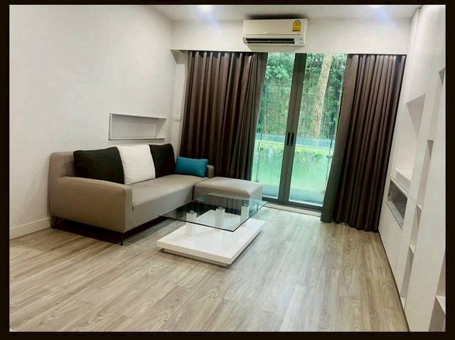 ขายเพียง 4.9 ล้าน 59.5 ตรม. The Nimmana คอนโดหรู #โซนนิมมาน ทำเลทองแห่งเชียงใหม่ ห้องใหญ่ #เฟอร์นิเจอร์ครบ เข้าอยู่ได้ทันทีรายละเอียดห้อง• ขนาด 59.5 ตารางเมตร• ชั้น 1• 1 ห้องนอน• 1 ห้องน้ำ• ห้องนั่งเล่นกว้าง โปร่งสบาย• ครัวพร้อมใช้งาน• พร้อมเฟอร์นิเจอร์โอกาสดีสำหรับคนที่อยากอยู่ “โซนนิมมาน” ทำเลสุดฮิตของเชียงใหม่ทั้งอยู่อาศัยเองหรือซื้อเพื่อลงทุนปล่อยเช่าก็คุ้มค่า เดิ
