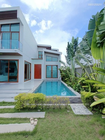 ขายบ้านสร้างใหม่พร้อมสระว่ายน้ำ Atmos Prime Villa Pattaya (แอทมอส ไพร์ม วิลล่า พัทยา มาบประชัน) มีความเป็นส่วนตัว สงบ ร่มรื่น ตกแต่งด้วยเฟอร์นิเจอร์ครบครัน พร้อมเข้าอยู่ ในทำเลศักยภาพ มีเพียง 8 หลังเท่านั้น รีบจองก่อนใคร ไม่มีค่าส่วนกลางใดๆ โทร. 095-196-4242 (คุณจุ๊)Line ID : jll689WhatsApp : wa.me/66951964242FB page : https://www.facebook.com/ChulaluckHomeliving/ราคาเริ่มต้น 12.9 ล้านบาท เนื้อที่ 108 ตารางวารายะเอียด- สไตล์ Tropical Luxury เพดานสูง Double Volume พร้อ