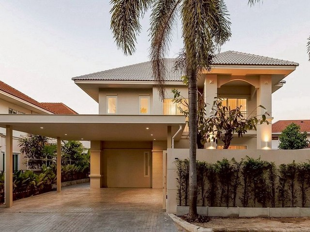 ให้เช่า 80,000 บาท/เดือน ขายเพียง 10.5 ล้าน #พิมุกต์4 #สันทราย Pool Villa ทำเลทอง! #แปลงมุม พร้อมอยู่  ฟังก์ชันครบ บรรยากาศส่วนตัว #ติดถนนวงแหวนรอบสอง เดินทางสะดวก #เหมาะทั้งอยู่อาศัยและลงทุนปล่อยเช่า (ราคาพิเศษเฉพาะเดือน พ.ค. 69 เท่านั้น)รายละเอียดบ้านที่ดิน 86 ตร.ว.พื้นที่ใช้สอย 270 ตร.ม.4 ห้องนอน | 3 ห้องน้ำ2 ที่จอดรถจุดเด่นพิเศษ (Key Features)สระว่ายน้ำระบบเกลือ ยาว 13 เมตร ว่ายออกกำลังกายได�