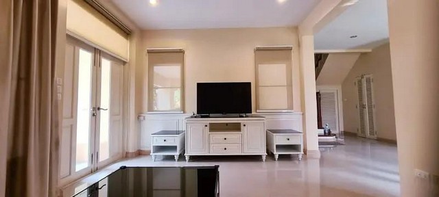RHT2599ให้เช่า บ้านเดี่ยวหลังมุมในโครงการมีทะเลสาบ  หมู่บ้านเพอร์เฟคเพลสรามคำแหง 164 ใกล้โรงเรียนนานาชาติ ร่วมฤดีวิเทศศึกษา RIS มีนบุรี โรงเรียนนานาชาติ Ascot- รามคำแหงสนใจติดต่อคุณเจี๊ยบ 092-851-6969 Line :Keti2522ค่าเช่า40,000บาท/เดือนให้เช่า บ้านเดี่ยว 2 ชั้น หมู่บ้านเพอร์เฟคเพลสรามคำแหง 164 ขนาด83 ตารางวาไพรเวทโซน 3 ห้องนอน 3 ห้องน้ำ แอร์ 5 เครื่อง สิ่งอำนวยความสะดวก สโมสร , ฟิตเนส, สระว่า�