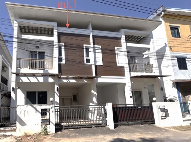  บ้านเดี่ยว ขอนแก่น ถนน ศรีจันทร์ อำเภอ เมืองขอนแก่น  ถนน ศรีจันทร์ ตำบล บ้านเป็ด อำเภอ เมืองขอนแก่น จังหวัด ขอนแก่น  ราคาโปรโมชั่น 2,266,000 บาท    ลดจาก 2,900,000 บาท ราคาโปรโมชั่นตั้งแต่วันที่ 1 เมษายน 2569 – 30 มิถุนายน 2569  รายละเอียดทรัพย์ -  เนื้อที่ 25.00 ตร.ว. พื้นที่ใช้สอย 124.00 ตร.ม. -  3 ห้องนอน 2 ห้องน้ำ  -  1 ที่จอดรถ  -  บ้านหันไปทางทิศ  พิกัดทรัพย์ : https://maps.app.goo.gl/4c5bjceE1cg9GWEC6  สถานที่ใกล้เคียง   - โรงพยา