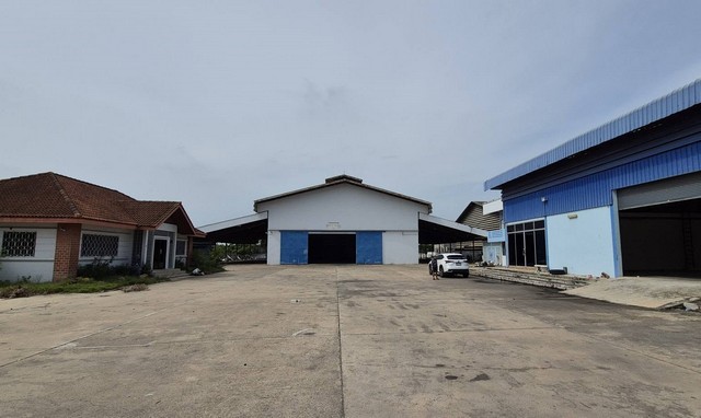 RK0961 ให้เช่าโกดัง พร้อมบ้านพัก และสำนักงาน บนที่ดิน 3 ไร่ 2800 ตรม ถนนรามอินทรา ซอยพระยาสุเรนทร์ 41โกดัง ซอยพระยาสุเรนทร์ 41ที่ตั้ง41 ซอย พระยาสุเรนทร์ แขวงบางชัน เขตคลองสามวา กรุงเทพมหานคร 10510พื้นที่ 3ไร่ (4,800 ตร.ม.) มีใบอนุญาต รง.4 งานเหล็กโกดังที่ 1- กว้าง 20 ลึก 40 ม. และ Overhead crane 5 ตัน พื้นที่ใช้สอย 800 ตร.ม.- ส่วนขยายด้านข้างสองด้าน กว้าง 10 ม.*2 พื้นที่ใช้สอย 800 ตร.ม.- ระดับสูงวัดจากพื้นปร�