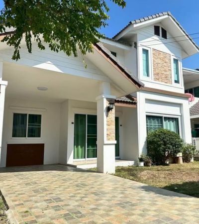 ให้เช่า 15,000/เดือน*บ้านสวย โซนสันกำแพง บ้านสวยตรงปก พร้อมเฟอร์นิเจอร์และของตกแต่งตามภาพทำเลดี ไม่ไกลแยกหลุยส์ เดินทางสะดวก.รายละเอียดบ้าน• บ้านในโครงการ มี รปภ. 24 ชั่วโมง• พื้นที่ดิน 50 ตร.ว.• พื้นที่ใช้สอย 135 ตร.ม..3 ห้องนอน2 ห้องน้ำ1 ห้องครัวขนาดใหญ่1 ห้องนั่งเล่นห้องทานอาหารห้องทำงาน.เฟอร์นิเจอร์ & เครื่องใช้ไฟฟ้าแอร์ 4 เครื่องทีวี 1 เครื่องตู้เย็น 1 เครื่องเครื่
