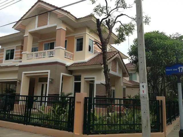 ให้เช่า บ้านเดี่ยว2ชั้น หมู่บ้านเพอร์เฟคเพลสรามคำแหง 164 แขวง มีนบุรี เขตมีนบุรีสนใจติดต่อคุณรวย 0638141562 /0958439458Line :0638141562ให้เช่า บ้านเดี่ยว 2 ชั้น หมู่บ้านเพอร์เฟคเพลสรามคำแหง 164 ขนาด 83 ตารางวาไพรเวทโซน 3 ห้องนอน 3 ห้องน้ำ แอร์ 5 เครื่อง สิ่งอำนวยความสะดวกสโมสร , ฟิตเนส, สระว่ายน้ำ, ซาวน่า, ทะเลสาบ และระบบรักษาความปลอดภัยเดินทางสะดวกใกล้ทางด่วนพระราม 9 และมอเตอร์เวย์ ใกล้สน