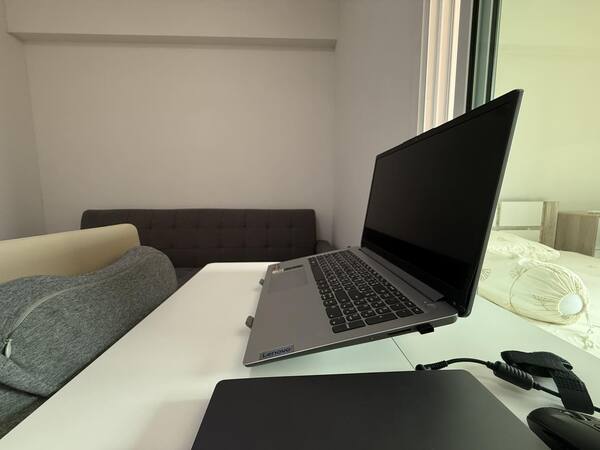 Studio One Condo ลาดพร้าว102 ใกล้รถไฟฟ้าสายสีเหลือง รายละเอียด •เนื้อที่ 32 ตร.ม.•1 ห้องนอน 1 ห้องน้ำ •ชั้น 4 ตึก A ตึกที่ข้างล่างมี Top dairy•แอร์ •เตียงนอน และ ฟูก•ตู้เสื้อผ้า•ชั้นวางทีวี•ตู้ข้างเตียง•กระจกสิ่งอำนวยความสะดวก•สระว่ายน้ำ•ที่จอดรถ•cctv•Top Dairy การเดินทาง•ห่างจากรถไฟฟ้าสถานี ลาดพร้าว83 ระยะ 790 เมตร•ใกล้เลียบทางด่วน•ใกล้ห้างสรรพสินค้าชั้นนำ •ใกล้7-11•ใกล้ตู้ซักผ้าหยอดเ
