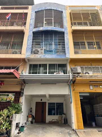 ตึกแถวอาคารพาณิชย์ให้เช่า4ชั้น +ดาดฟ้า #ตึกแถวใกล้MRTแยกไฟฉาย• ขนาดพื้นที่30 ตารางวา• พื้นที่ใช้สอย350ตารางเมตร• มีพื้นที่ใช้สอยภายในกว้างขวาง • เหมาะสำหรับทำโฮมออฟฟิศหรือที่พักอาศัย ••เหมาะสำหรับธุรกิจออนไลน์ที่ต้องการพื้นที่เก็บของหรือทำออฟฟิศ•4ห้องนอน 3ห้องน้ำ • 1ห้องนั่งเล่น • 1ห้องครัว• แอร์จำนวน5เครื่อง•พร้อมเฟอร์นิเจอร์•จอดรถ1คัน นอกบ้านอีก1คันหน้