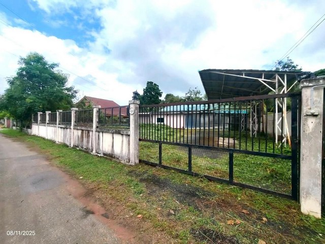   บ้านเดี่ยว ขอนแก่น ถนน ศรีจันทร์ อำเภอ เมืองขอนแก่น   ถนน ศรีจันทร์ ตำบล พระลับ อำเภอ เมืองขอนแก่น จังหวัด ขอนแก่น  ราคาโปรโมชั่น 2,487,000 บาท    ลดจาก 3,161,000 บาท ราคาโปรโมชั่นตั้งแต่วันที่ 1 เมษายน 2569 – 30 มิถุนายน 2569  รายละเอียดทรัพย์ -  เนื้อที่ 144.00 ตร.ว.  พื้นที่ใช้สอย 215.00 ตร.ม. -  3 ห้องนอน 3 ห้องน้ำ  -  1 ที่จอดรถ  -  บ้านหันไปทางทิศตะวันตก  พิกัดทรัพย์ : https://maps.app.goo.gl/PB21jhFxcyLipULi7  สถานที่ใกล้เคียง   - 