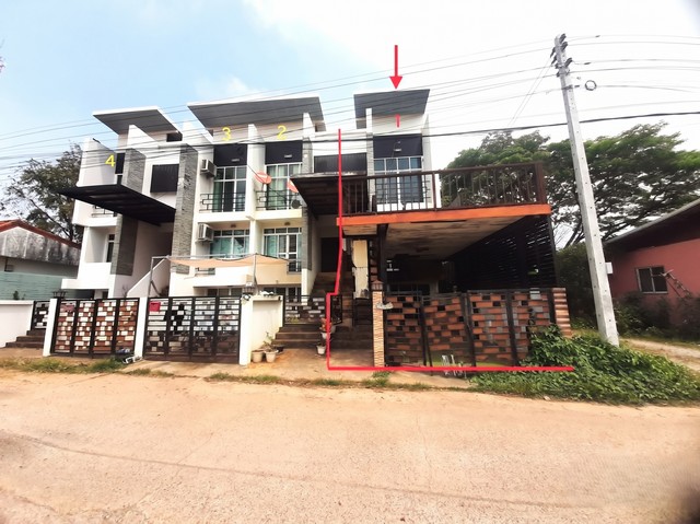   บ้านเดี่ยว ขอนแก่น ถนน ศรีจันทร์  อำเภอ เมืองขอนแก่น จังหวัด ขอนแก่น  ถนน ศรีจันทร์ ตำบล บ้านเป็ด อำเภอ เมืองขอนแก่น จังหวัด ขอนแก่น  ราคาโปรโมชั่น 3,242,000 บาท    ลดจาก 4,064,000  บาท ราคาโปรโมชั่นตั้งแต่วันที่ 1 เมษายน 2569 – 30 มิถุนายน 2569  รายละเอียดทรัพย์ -  เนื้อที่ 26.30 ตร.ว.  พื้นที่ใช้สอย 202.50 ตร.ม. -  3 ห้องนอน 3 ห้องน้ำ  -  1 ที่จอดรถ  -  บ้านหันไปทางทิศตะวันตก  พิกัดทรัพย์ : https://maps.app.goo.gl/BdaKPLZ7wqGBYfk66  ส