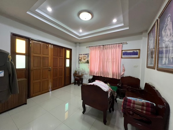 ทาวน์โฮม 2 ชั้น ขนาด 22.3 ตร.ว.หมู่บ้าน เดอะทาวน์ พระราม 5 ต่อเติมครบพร้อมอยู่ ใกล้สะพานพระราม 5 และท่าน้ำนนทบุรีดูทำเลที่ตั้งโครงการ: https://maps.app.goo.gl/az7oAwJeoJnxZiU49พื้นที่ : 22.3 ตร.ว.พื้นที่ใช้สอย : 180 ตร.ม.5 ห้องนอน 4 ห้องน้ำที่จอดรถ 2 คันบ้านเลขที่ 89/12 ถนนเมนซ้ายมือ_______________________________ราคาพิเศษที่สุดในโครงการ!เพียง 3,290,000 บาท✨ผ่อนเริ่มต้นเพียง 18,508 บาท/เดือน (30 ปี)✨กู้ร่วมได้สูงสุด 3 คน (รายได้รวมหลังห�