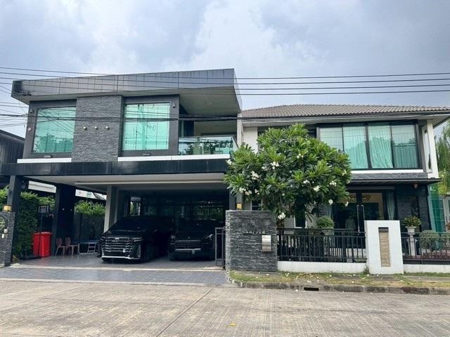 ขายบ้านเดี่ยว โซน ปัญญาอินทรา ถนนปัญญาอินทรา ใกล้โรงเรียนสาธิตพัฒนา ติดต่อ คุณปอ : 061 619 8565ID line: 061 619 8565แอดไลน์กดที่ลิงค์นี้ได้เลยครับ : https://line.me/ti/p/zu0mm-ozFXติดต่อ คุณบิว : 081 252 3279 ID line: 061 787 9691แอดไลน์กดที่ลิงค์นี้ได้เลยครับ : https://line.me/ti/p/SR5Ehdv_q-** BT162ราคา 13,500,000 บาท- บ้านสวย บ้านเดี่ยว หมู่บ้าน ฮาบิเทีย เวนต์ ปัญญาอินทรา (Habitia Vent Panyaindra) ถนนปัญญาอินทรา- บ้านสวยพร้อมอยู่หิ้วกระเป๋าเข้าได้เลย วิวสวน หน้าบ�