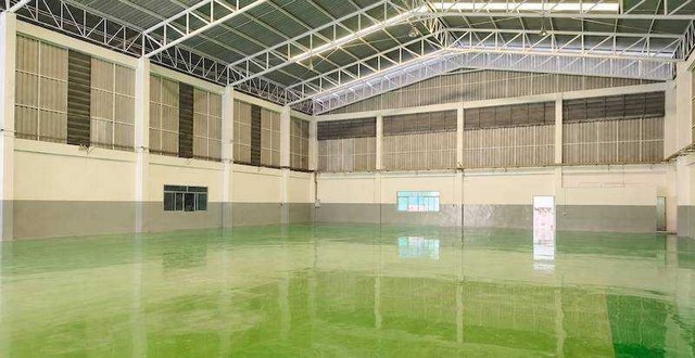 AOM 2801เช่า โรงงาน/โกดัง1,575ตรม.กลางเมืองสมุทรปราการ พร้อมดำเนินธุรกิจ  ใช้สอย   1575.00 ตร.ม.ราคาเช่า 180,000 / เดือนจุดเด่น- ทำเลดี ในแหล่งอุตสาหกรรม จดบริษัทและขอใบ รง.4ได้- ติดถนนใหญ่ ใกล้สนามบินและท่าเรือ- ในตัวเมืองสมุทรปราการ หาแรงงานง่ายรายละเอียด- พื้นที่ใช้สอยรวม 1,575 ตรม.- พื้นที่โรงงาน 960ตรม.- เพดานสูง 8-12 เมตร- มีสำนักงานในตัว พร้อมห้องน้ำ รองรับระบบไฟฟ้า 3เฟส- พื้นที่เป็�