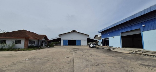 รหัสC7162 ให้เช่าโรงงาน โกดัง มีใบ รง.4 มี Overhead crane 5 ตัน ย่านรามอินทรา ถนนพระยาสุเรนทร์ **ให้เช่า**ราคาเช่า 320,000 บาท/เดือน(ประกัน3 ล่วงหน้า1)สนใจติดต่อสอบถามโทร : 095-823 9789 คิทLine id : candy.456Line Add Friend : https://line.me/ti/p/rHhjrvhm_zโทร : 091-782 8924 ต้นLine : seng.456Line Add Friend : https://line.me/ti/p/iHsUxP2IlTโรงงาน โกดัง มีใบ รง.4 มี Overhead crane 5 ตัน ย่านรามอินทรา ถนนพระยาสุเรนทร์ เนื้อที่ 3ไร่ (4,800 ตร.ม.) - มีใบอนุญาต รง.4 (งานเหล็ก)รายละเอียดในพื้นที่ประกอบไปด้วย 2 โ