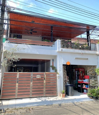 ทาวน์เฮ้าส์2ชั้น ขายด่วน! ขายด่วน! ทำเลดีย่านนวมินทร์ ติดกับโลตัส ใกล้ตลาดปัฐวิกรณ์ทาวน์เฮ้าส์2ชั้น ขายด่วน! ทำเลดีย่านนวมินทร์ เดินเข้าซอย100เมตร •ตกแต่งอย่างดี แถมเฟอร์+แถมแอร์4เครื่อง ••ไม่ใช่หมู่บ้าน ฮวงจุ้ยบ้านเลขที่ดีเฮง•ไม่ต้องเสียค่าส่วนกลาง•หน้าบ้านกว้าง4เมตร•33ตรว. •มีพื้นที่สีเขียว ด้านหลัง•2ห้องนอน 2ห้องน้ำ •เฟอร์นิเจอร์+ แถม•แอร์จำนวน4เครื่อ�