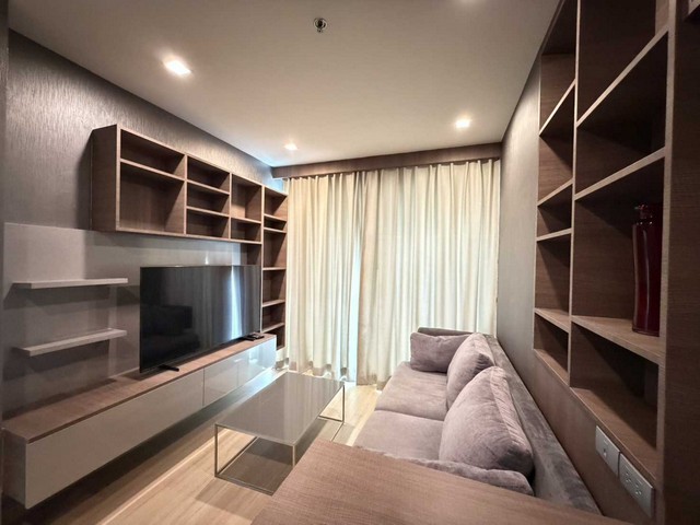 AOM 2809ให้เช่า Sky Walk Residences (Skywalk Condominium) ติด BTS พระโขนง เดินทางสะดวก ใจกลางสุขุมวิท   โครงการ Sky Walk Residences ถนน สุขุมวิท แขวงพระโขนงเหนือ เขตวัฒนา,กรุงเทพมหานคร   คอนโด   2  ห้องนอน   1   ห้องน้ำ   ใช้สอย   60.00 ตร.ม.ราคาเช่า 40,000 / เดือนรายละเอียดให้เช่า Sky Walk Residences (Skywalk Condominium)ติด BTS พระโขนง เดินทางสะดวก ใจกลางสุขุมวิทคอนโด High Rise ทำเลศักยภาพ เหมาะทั้งอยู่อาศัยและ Expatรายละเอียดห้องSky Walk Residences ชั้น 28 ขนาด 60 ตร.ม. 2 ห้อง
