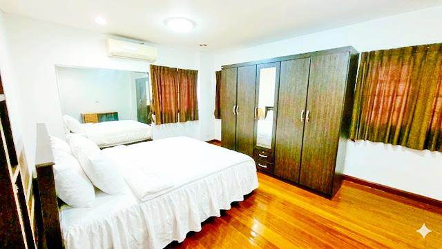 ให้เช่าทาวน์โฮม 3.5 ชั้น โครงการอาร์เด้น พัฒนาการ 20 ( Arden Pattanakarn 20 ) ย่านพัฒนาการ ห้องมุม พร้อมอยู่ใกล้ทองหล่อ ทางด่วนพัฒนาการ BTS อ่อนนุชราคาเช่า 50,000 บาท / เดือน ( สัญญาขั้นต่ำ 1 ปี ล่วงหน้า 1 เดือน ประกัน 2 เดือน )ที่ตั้ง ถนนพัฒนาการ ซอยพัฒนาการ 20 แขวงสวนหลวง เขตสวนหลวง กรุงเทพ 10250ติดต่อ : คุณภัสพงณ์ 0634098164Line : deedee23https://www.facebook.com/profile.php?id=61581484955548เนื้อที่ 26 ตารางวา จำนวน 3.5 ชั้น 3 ห้องนอน 4 ห้องน้ำ จอด�