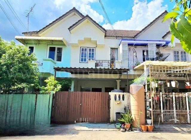 รหัสทรัพย์ : N1163ทาวน์โฮม ลัลลี่วิลล์ ลำลูกกา คลอง 3 บ้านสวย ราคาถูกสุดในโครงการที่ตั้ง : ซอยลำลูกกา 43 ตำบลลาดสวาย อำเภอลำลูกกา จังหวัดปทุมธานี 12150รายละเอียดทรัพย์- ทาวน์โฮม 2 ชั้น เนื้อที่ 17 ตารางวา พื้นที่ใช้สอย 110 ตารางเมตร- 2 ห้องนอน, 2 ห้องน้ำ, 1 ห้องรับแขก, 1 ห้องครัว, 2 ที่จอดรถ- เดินทางสะดวก เข้า-ออกได้ทั้งถนนลำลูกกา และถนนสายไหม- หน้าบ้านหันทางทิศใต้ทำเล และสถานที่�