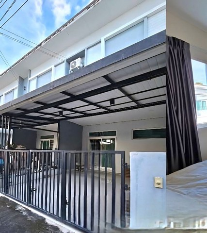 ให้เช่าทาวน์เฮ้าส์2ชั้น บ้านก่อนหลังมุม ซอยสุดท้าย ดอนเมือง/สรงประภา#บ้านเช่าดอนเมือง•3ห้องนอน 2ห้องน้ำ18.5ตารางวา•แอร์3เครื่อง•เฟอร์นิเจอร์•เครื่องใช้ไฟฟ้าครบ ตู้เย็น เครื่องซักผ้า เตาที่ดูดควัน ปั๊มน้ำ •ต่อเติมหน้าบ้านและครัวหลังบ้านเรียบร้อย•ที่จอดรถ: 2 คัน สิ่งอำนวยความสะดวกภายในโครงการ:สระว่ายน้ำ / คลับเฮ้าส์ / ฟิตเนสสวนสาธารณะ / ลานกลางแจ้งระบบรักษ