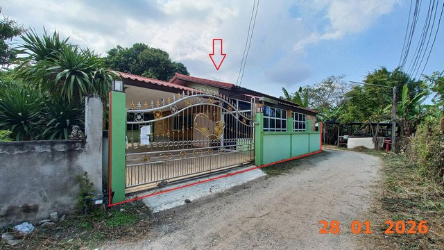    ขายบ้านเดี่ยว 1 ชั้น สัตหีบ ชลบุรี ถนน สุขุมวิท  ซอย รุ่งอุทัย ถนน สุขุมวิท ตำบล บางเสร่ อำเภอ สัตหีบ จังหวัด ชลบุรี  ราคาโปรโมชั่น   1,744,000    บาท    ลดจาก  2,229,000  บาท ราคาโปรโมชั่นตั้งแต่วันที่ 1 เมษายน 2569 – 30 มิถุนายน 2569  รายละเอียดทรัพย์ -  เนื้อที่ 50.00 ตร.ว.  พื้นที่ใช้สอย 123.50 ตร.ม. -  2 ห้องนอน 3 ห้องน้ำ   -  1 ที่จอดรถ  -  บ้านหันไปทางทิศ ตะวันออกเฉียงเหนือ  พิกัดทรัพย์ :  https://maps.app.goo.gl/NpMiYqhWi24vQHEu9  สถา�