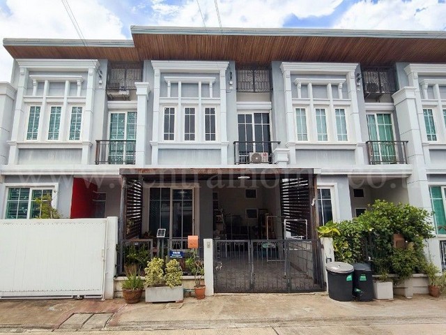 รหัสทรัพย์&nbsp; N1235ทาวน์โฮม โกลเด้น ทาวน์ 3 ลาดพร้าว - เกษตรนวมินทร์ ราคาถูกที่สุดในโครงการที่ตั้ง : ซอยนวมินทร์ 42 แยก 27 ถนนลาดพร้าว-นวมินทร์ แขวงคลองกุ่ม เขตบึงกุ่ม กรุงเทพมหานคร 10240รายละเอียดทรัพย์- ทาวน์โฮม 2 ชั้น ขนาดพื้นที่ 16.7 ตารางวา พื้นที่ใช้สอย 96 ตารางเมตร- 3 ห้องนอน, 2 ห้องน้ำ, 1 ห้องรับแขก, 1 ห้องครัว, ที่จอดรถ 1 คัน- แอร์ 3 เครื่อง, เครื่องทำน้ำอุ่น 2 เครื่อง- พื้นชั้นล�
